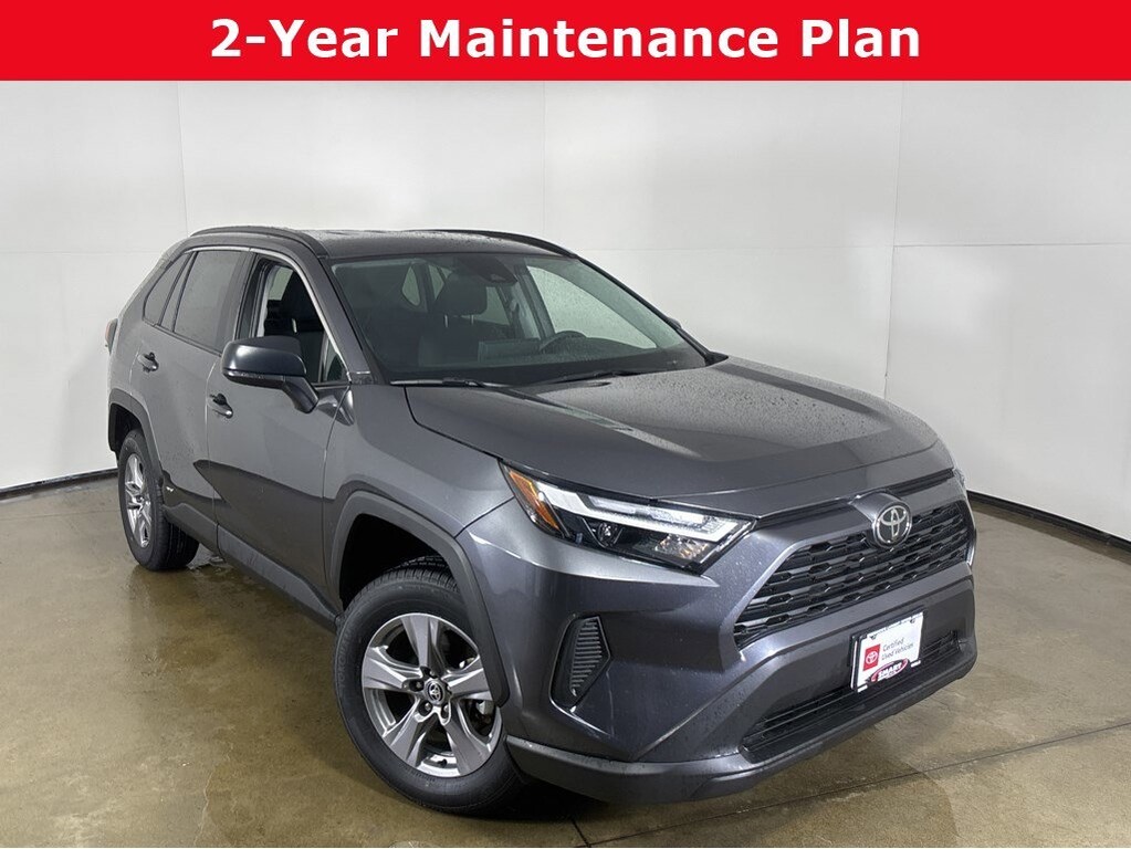 2025 Toyota RAV4 LE's photo