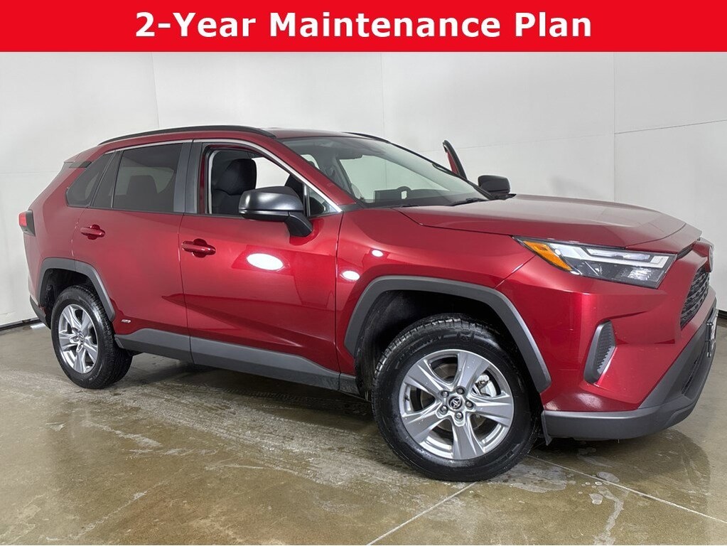 2025 Toyota RAV4 LE's photo