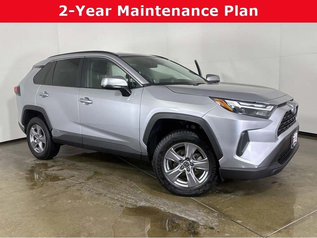 2024 Toyota RAV4 LE's photo