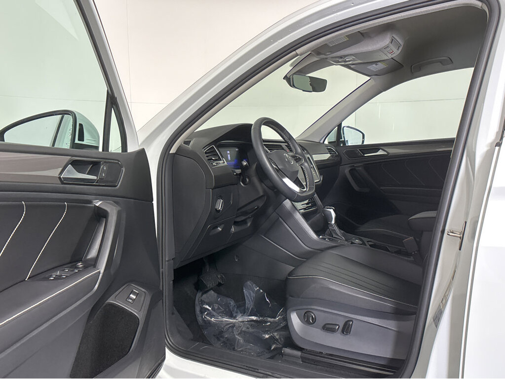 2022 Volkswagen Tiguan Located at Smart Motors Toyota slide-image