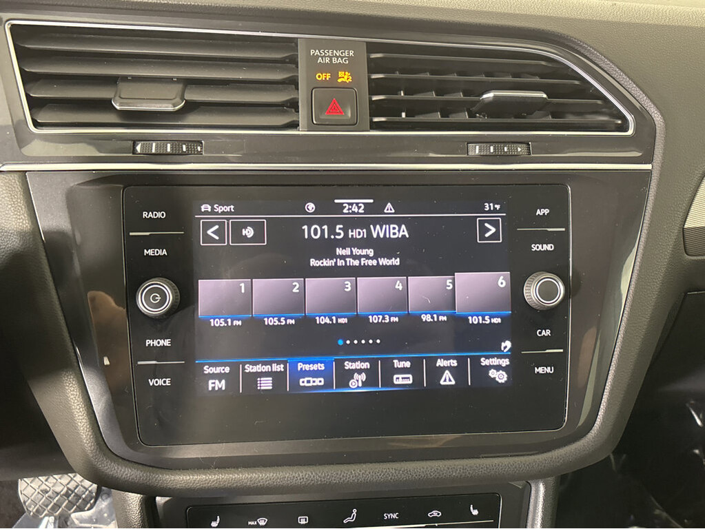 2022 Volkswagen Tiguan Located at Smart Motors Toyota slide-image