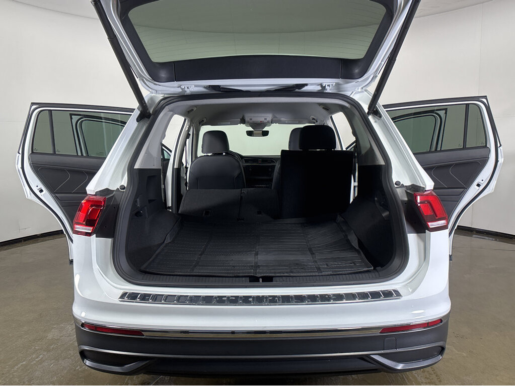 2022 Volkswagen Tiguan Located at Smart Motors Toyota slide-image