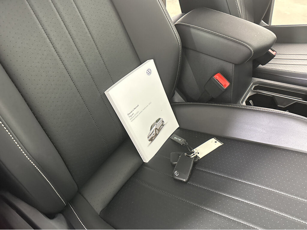 2022 Volkswagen Tiguan Located at Smart Motors Toyota slide-image