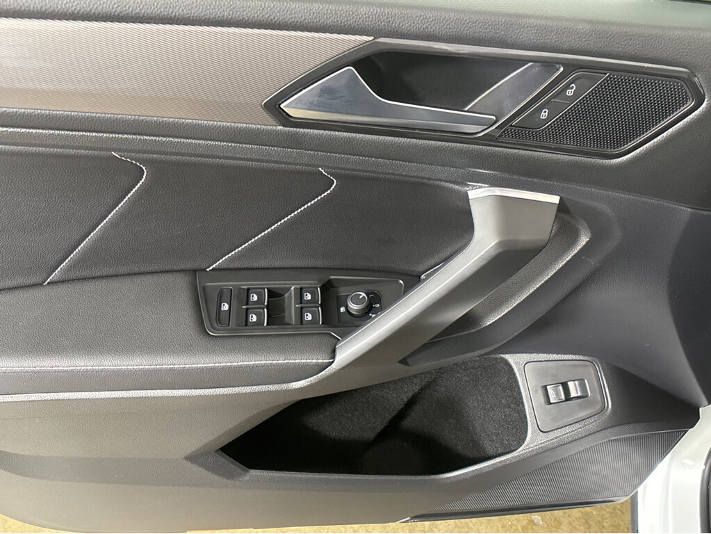 2022 Volkswagen Tiguan Located at Smart Motors Toyota slide-image