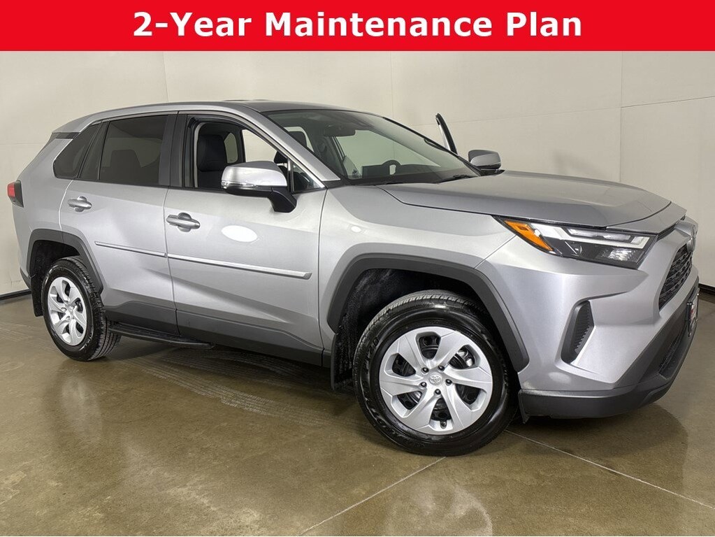 2025 Toyota RAV4 LE's photo