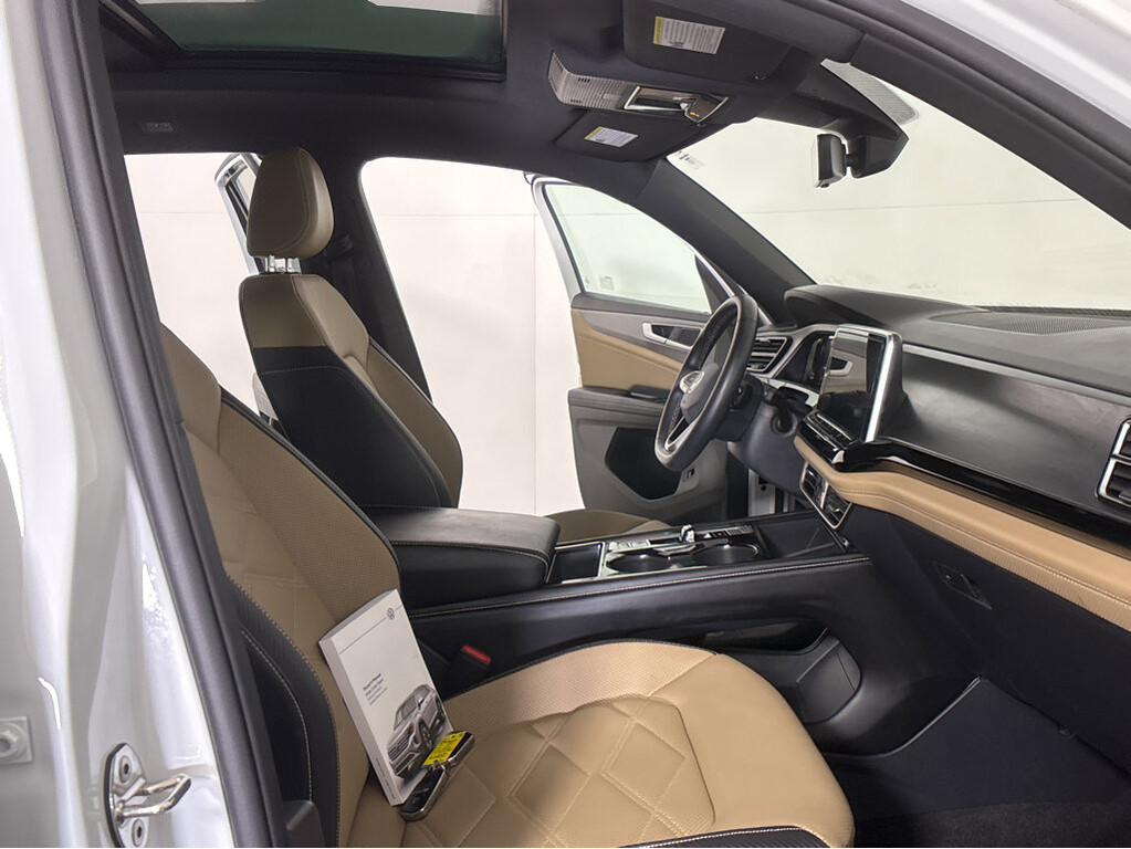 2024 Volkswagen Atlas Cross Sport Located at Smart Motors Toyota slide-image