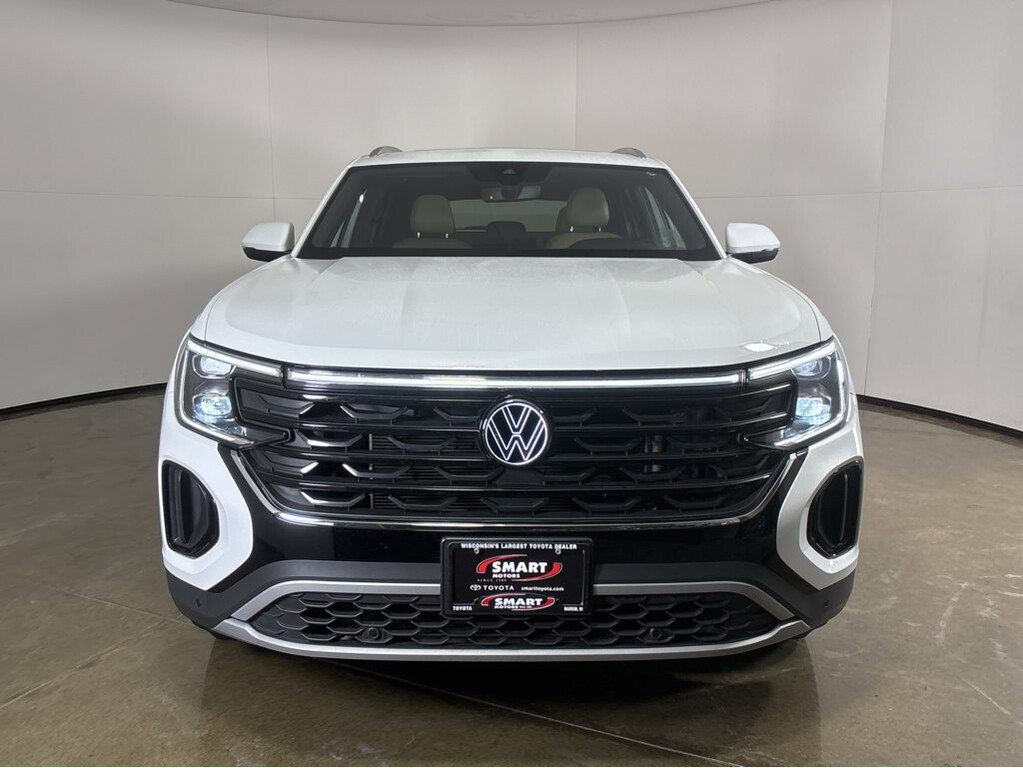 2024 Volkswagen Atlas Cross Sport Located at Smart Motors Toyota slide-image