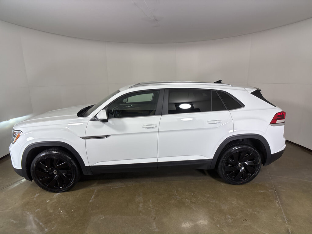 2024 Volkswagen Atlas Cross Sport Located at Smart Motors Toyota slide-image