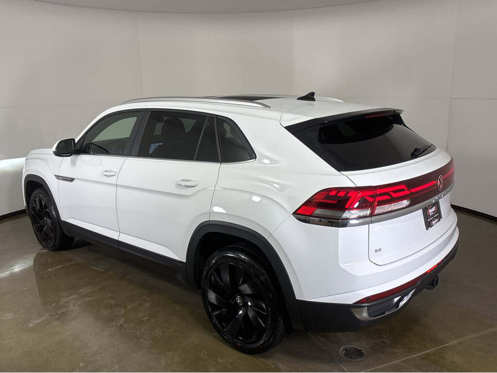 2024 Volkswagen Atlas Cross Sport Located at Smart Motors Toyota slide-image