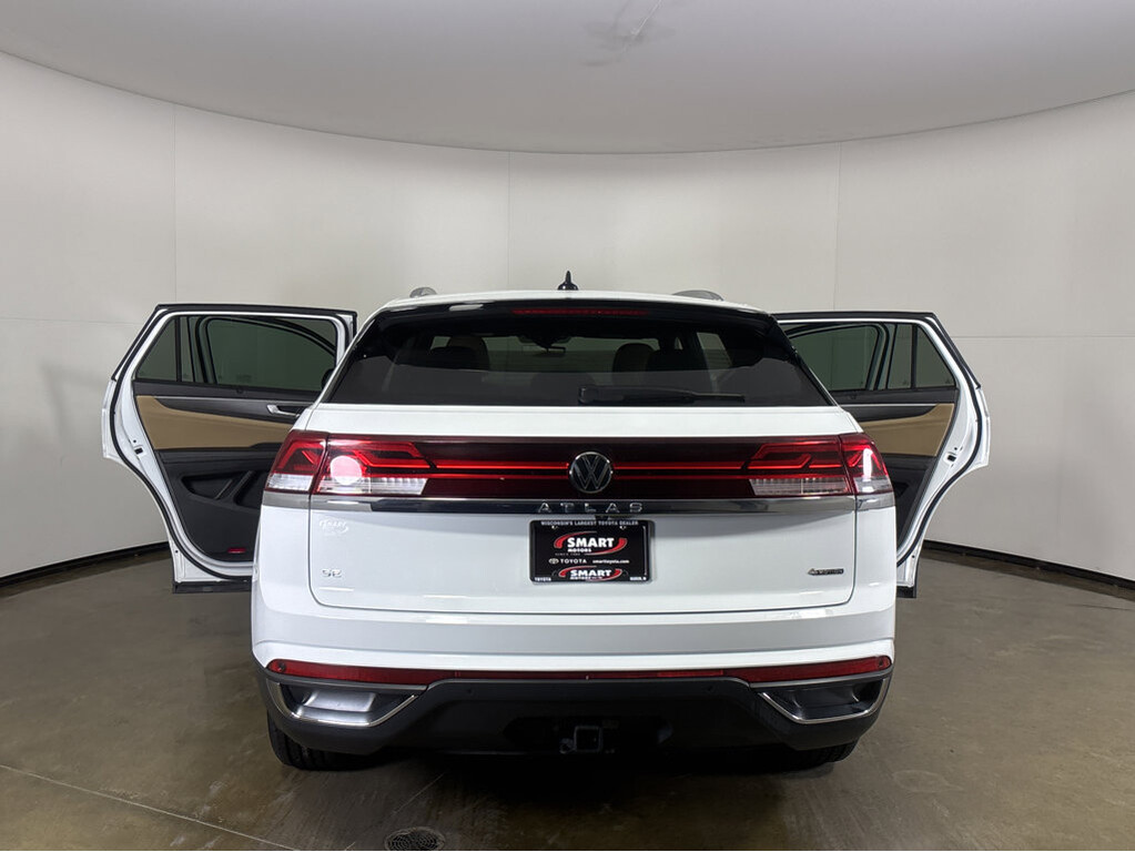2024 Volkswagen Atlas Cross Sport Located at Smart Motors Toyota slide-image