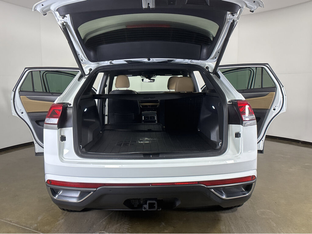 2024 Volkswagen Atlas Cross Sport Located at Smart Motors Toyota slide-image