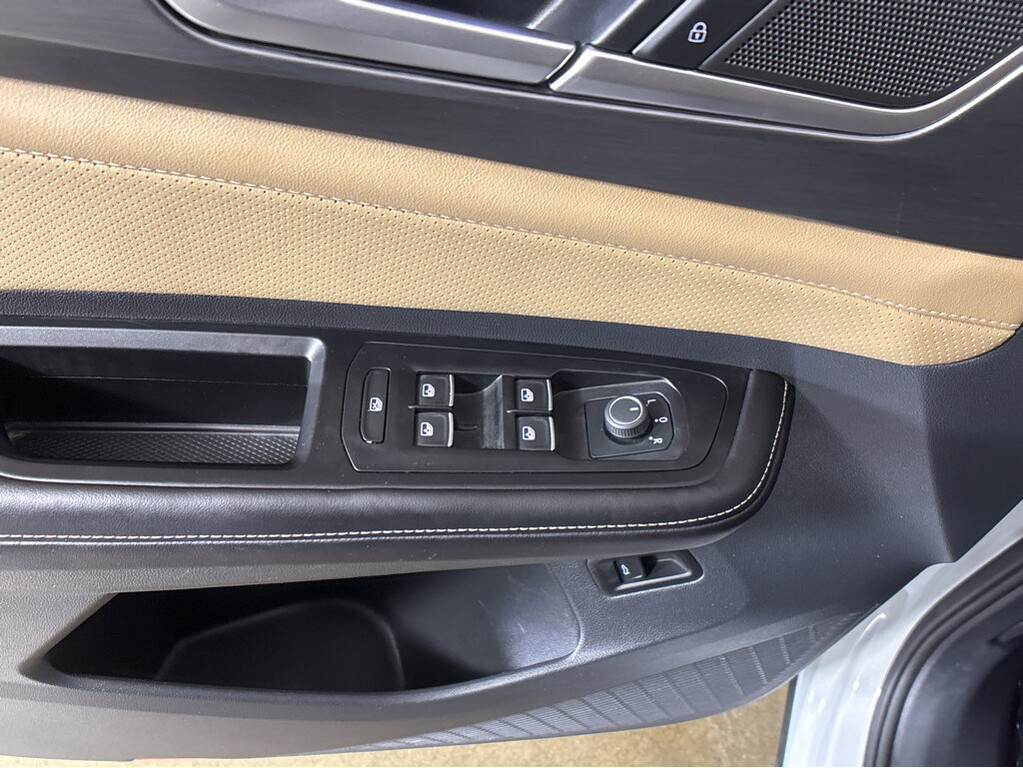 2024 Volkswagen Atlas Cross Sport Located at Smart Motors Toyota slide-image