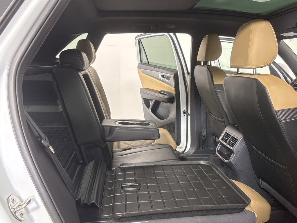 2024 Volkswagen Atlas Cross Sport Located at Smart Motors Toyota slide-image