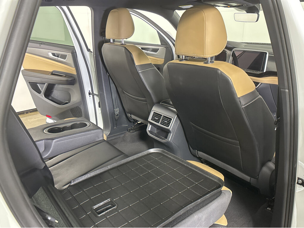 2024 Volkswagen Atlas Cross Sport Located at Smart Motors Toyota slide-image