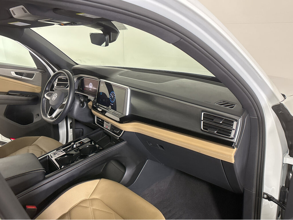 2024 Volkswagen Atlas Cross Sport Located at Smart Motors Toyota slide-image