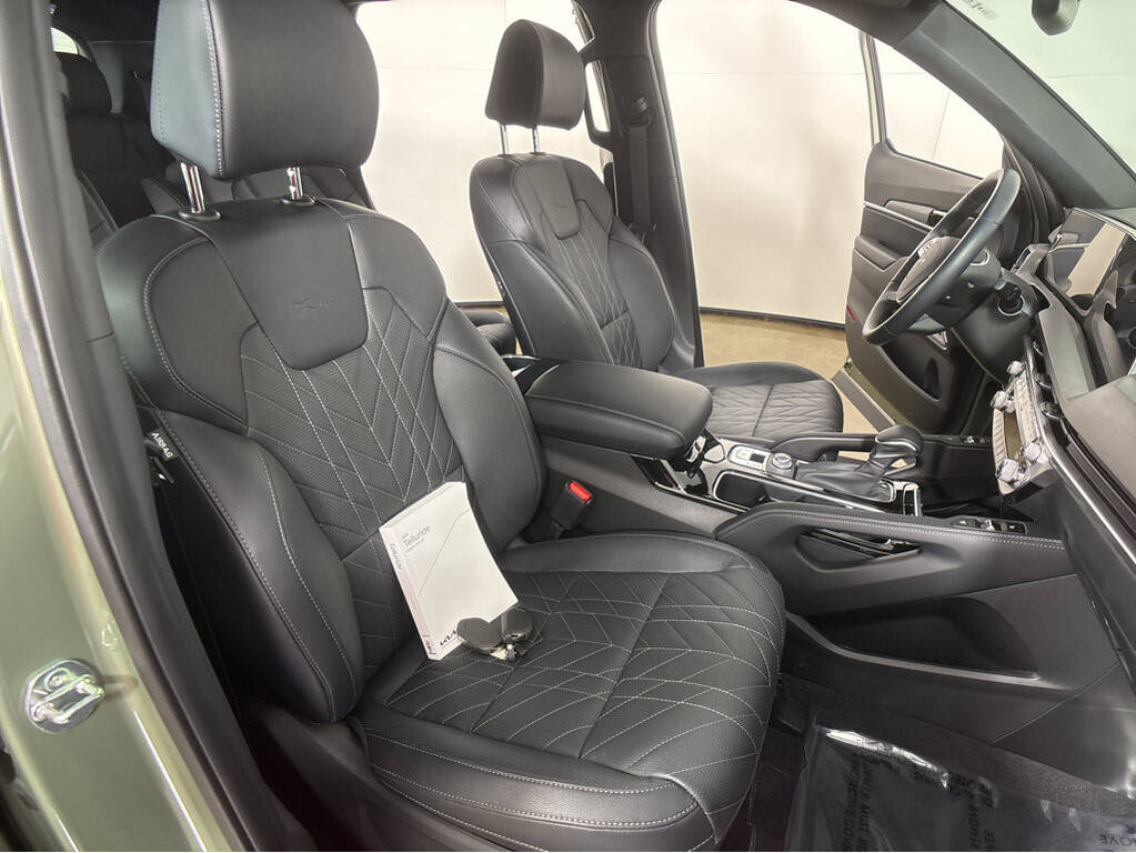 2025 Kia Telluride Located at Smart Motors Toyota slide-image