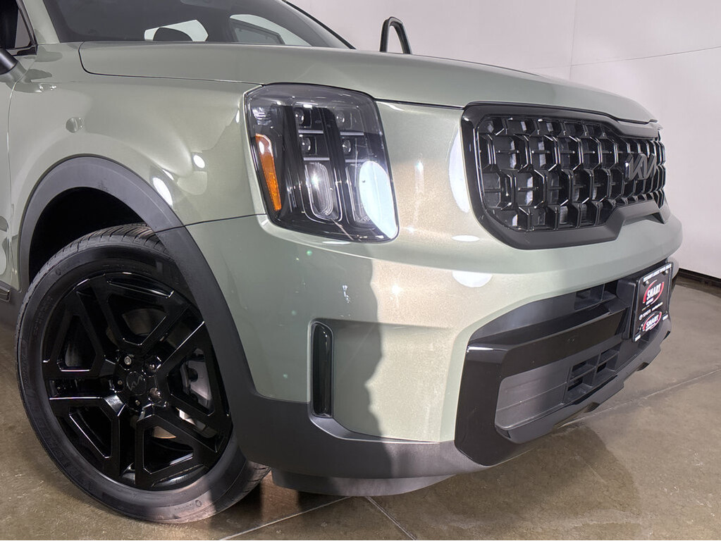 2025 Kia Telluride Located at Smart Motors Toyota light-box-slides