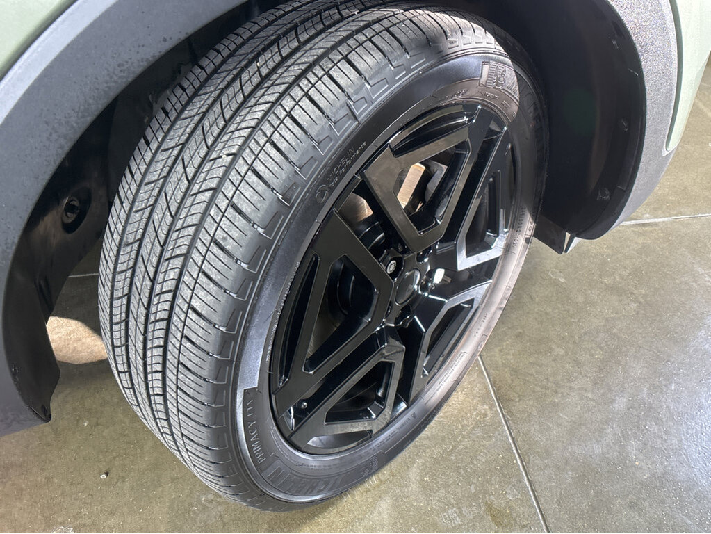 2025 Kia Telluride Located at Smart Motors Toyota slide-image