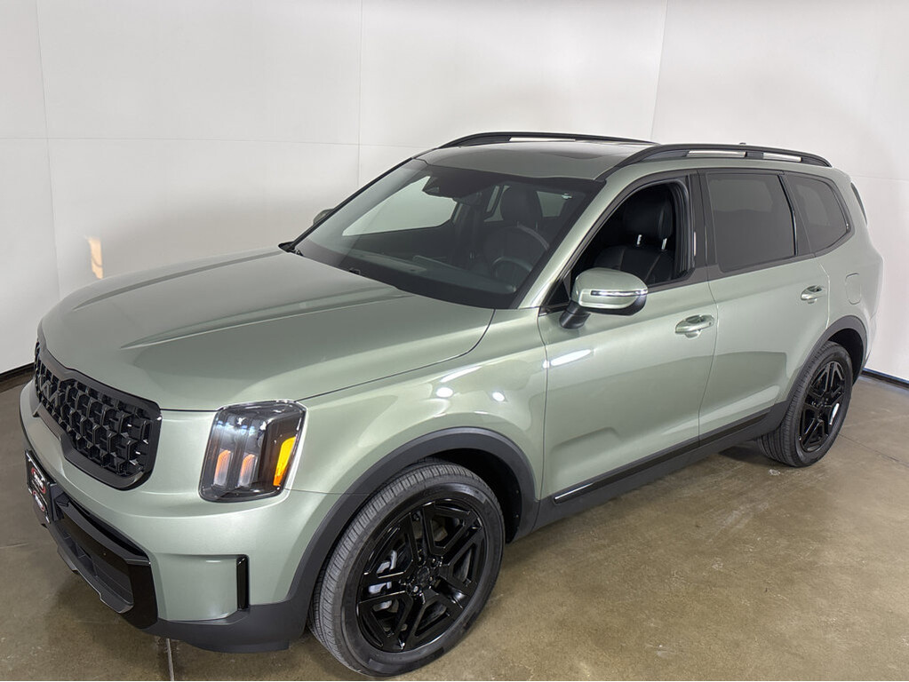 2025 Kia Telluride Located at Smart Motors Toyota slide-image