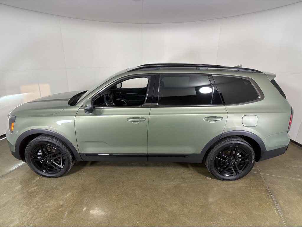 2025 Kia Telluride Located at Smart Motors Toyota light-box-slides