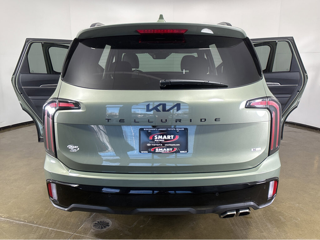 2025 Kia Telluride Located at Smart Motors Toyota slide-image