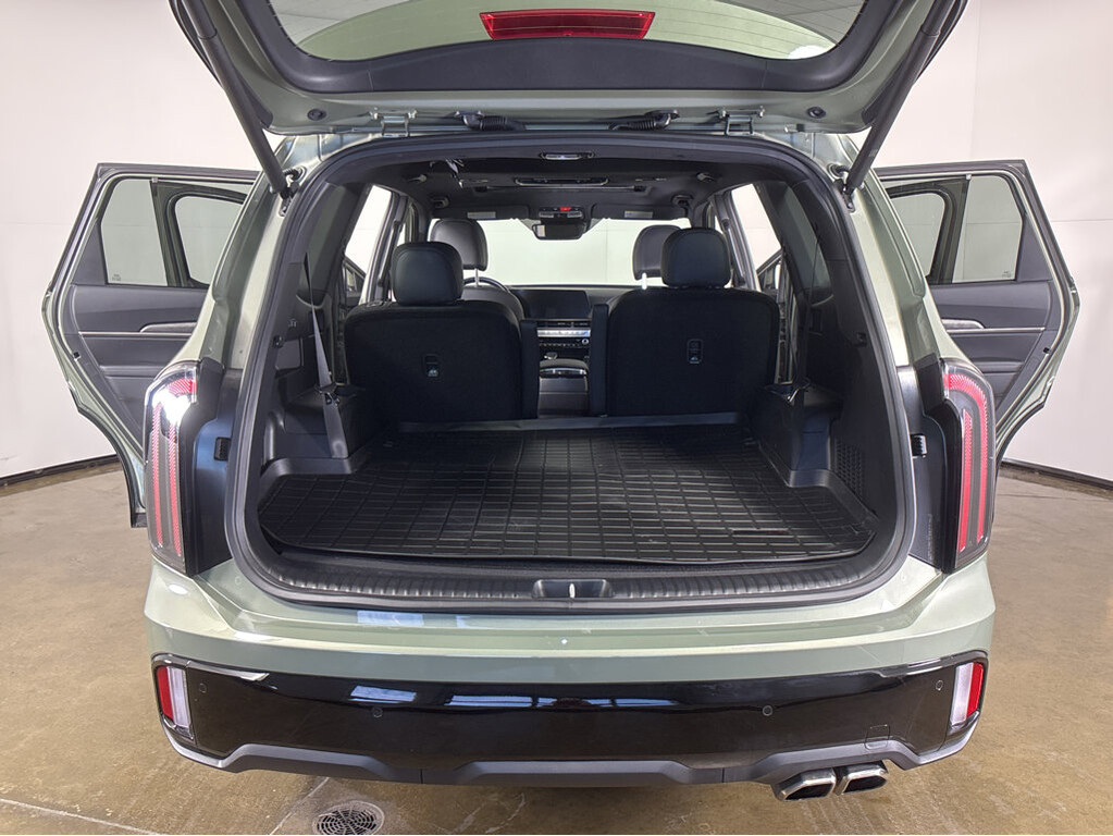 2025 Kia Telluride Located at Smart Motors Toyota slide-image