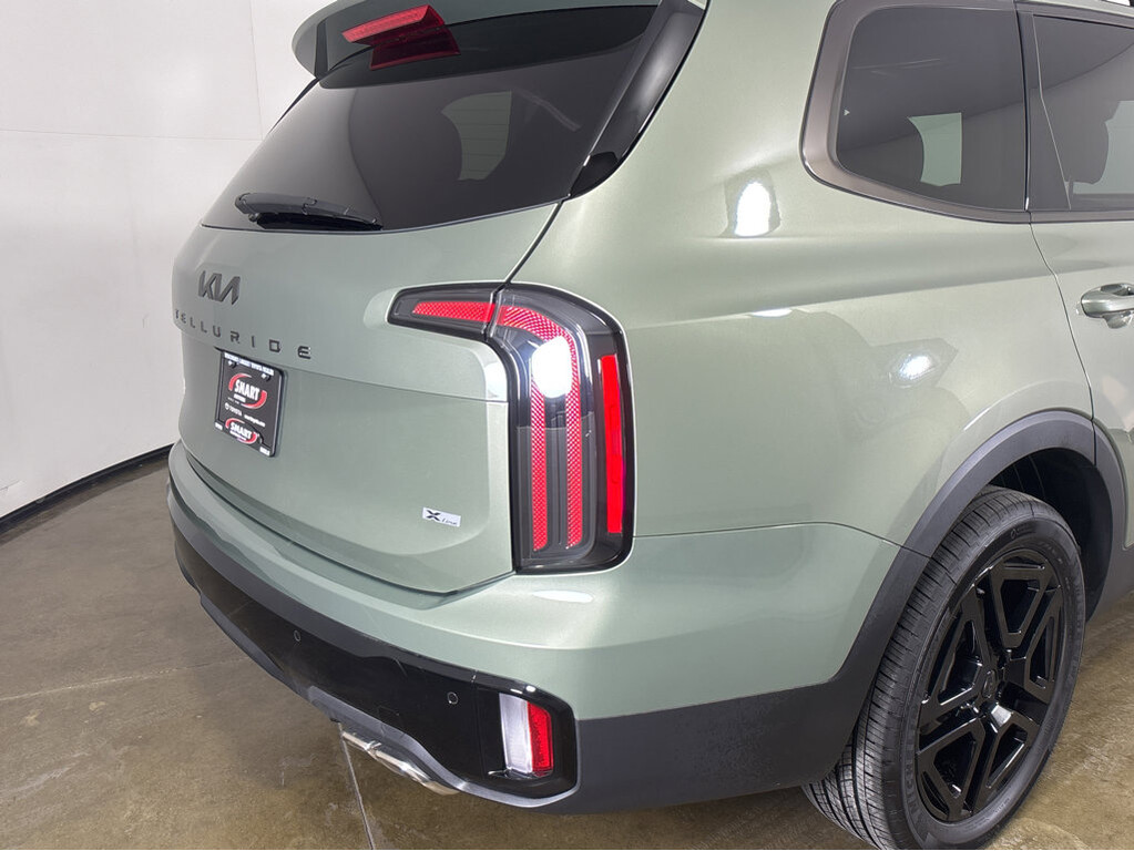 2025 Kia Telluride Located at Smart Motors Toyota slide-image