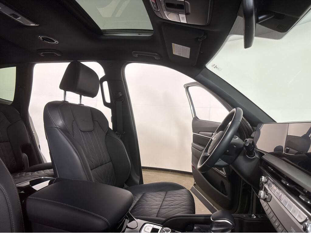 2025 Kia Telluride Located at Smart Motors Toyota slide-image