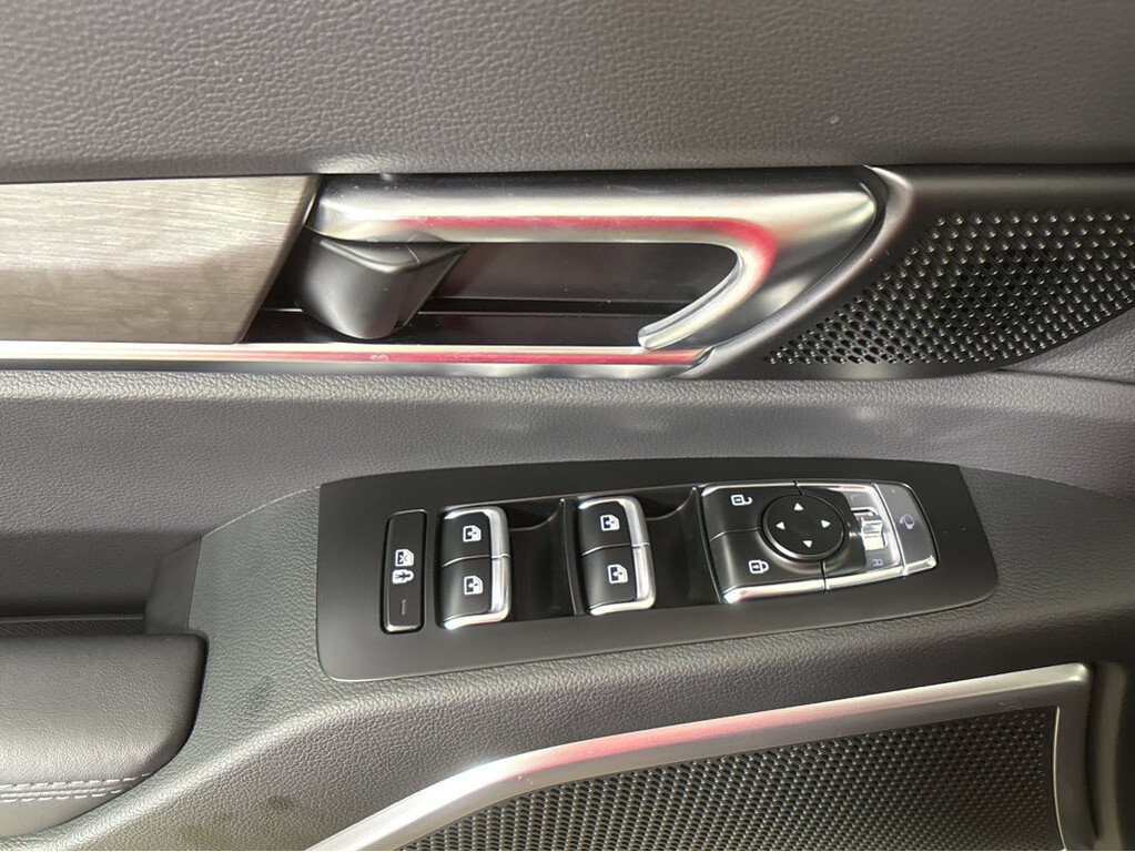 2025 Kia Telluride Located at Smart Motors Toyota slide-image