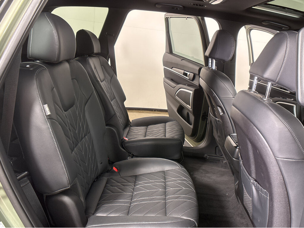 2025 Kia Telluride Located at Smart Motors Toyota slide-image