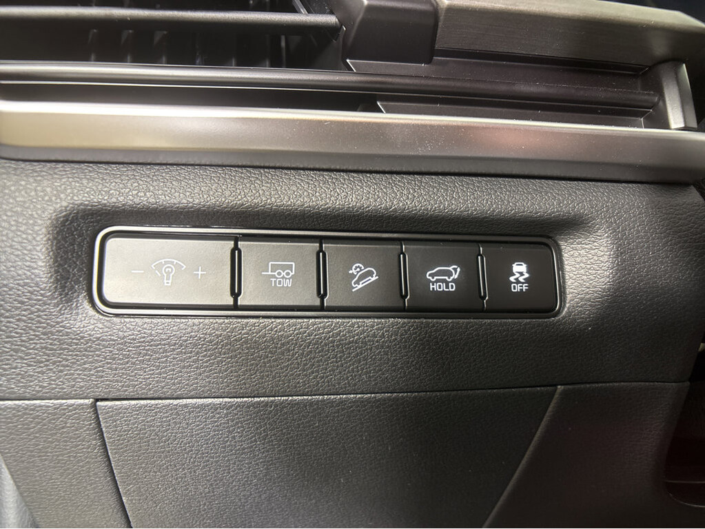 2025 Kia Telluride Located at Smart Motors Toyota slide-image