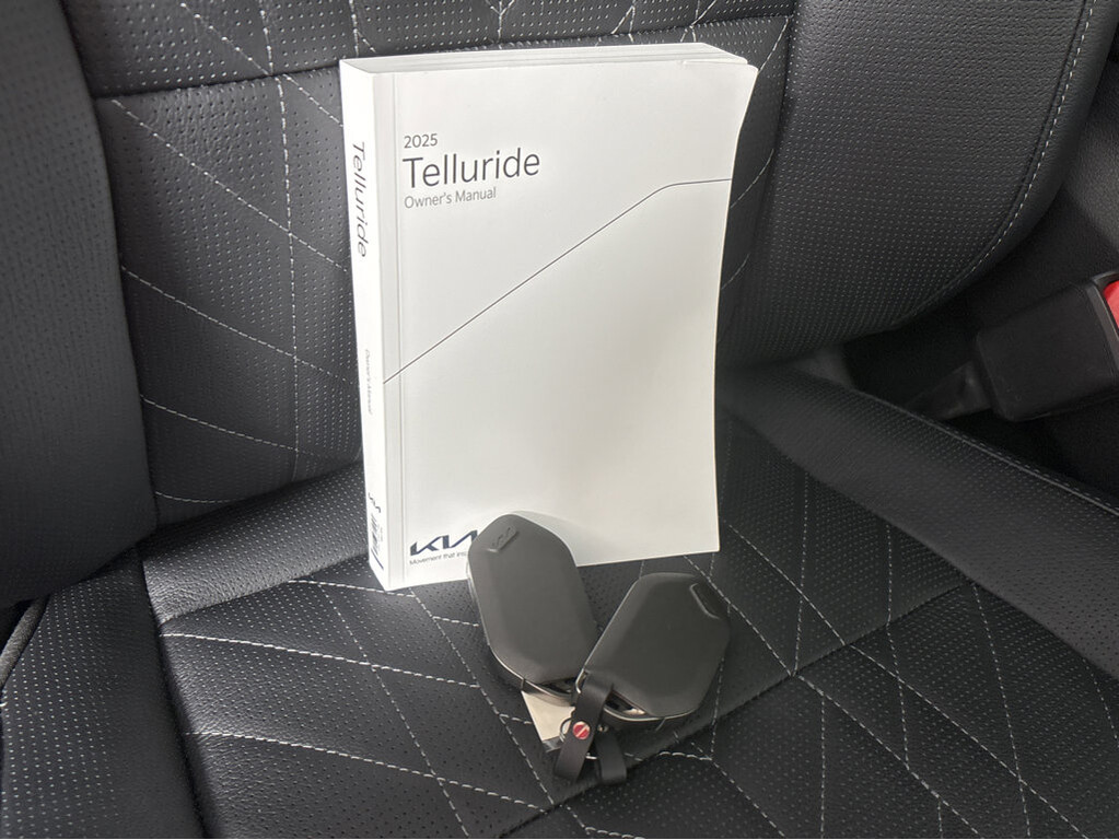 2025 Kia Telluride Located at Smart Motors Toyota slide-image