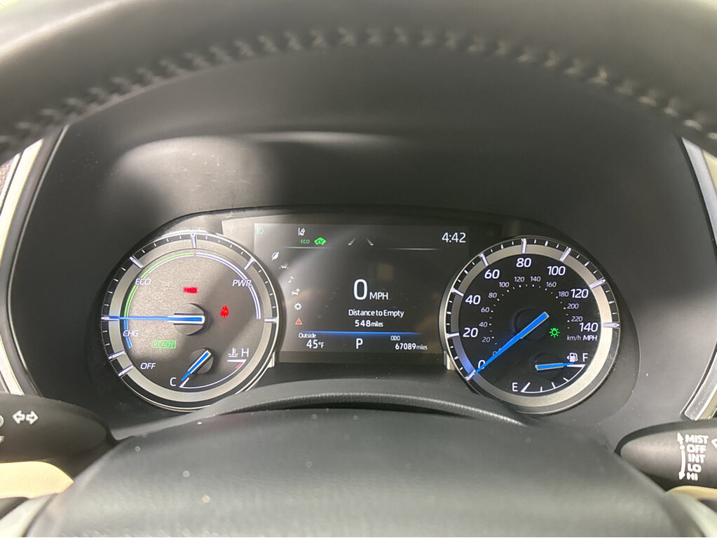 2022 Toyota Highlander Located at Smart Motors Toyota slide-image