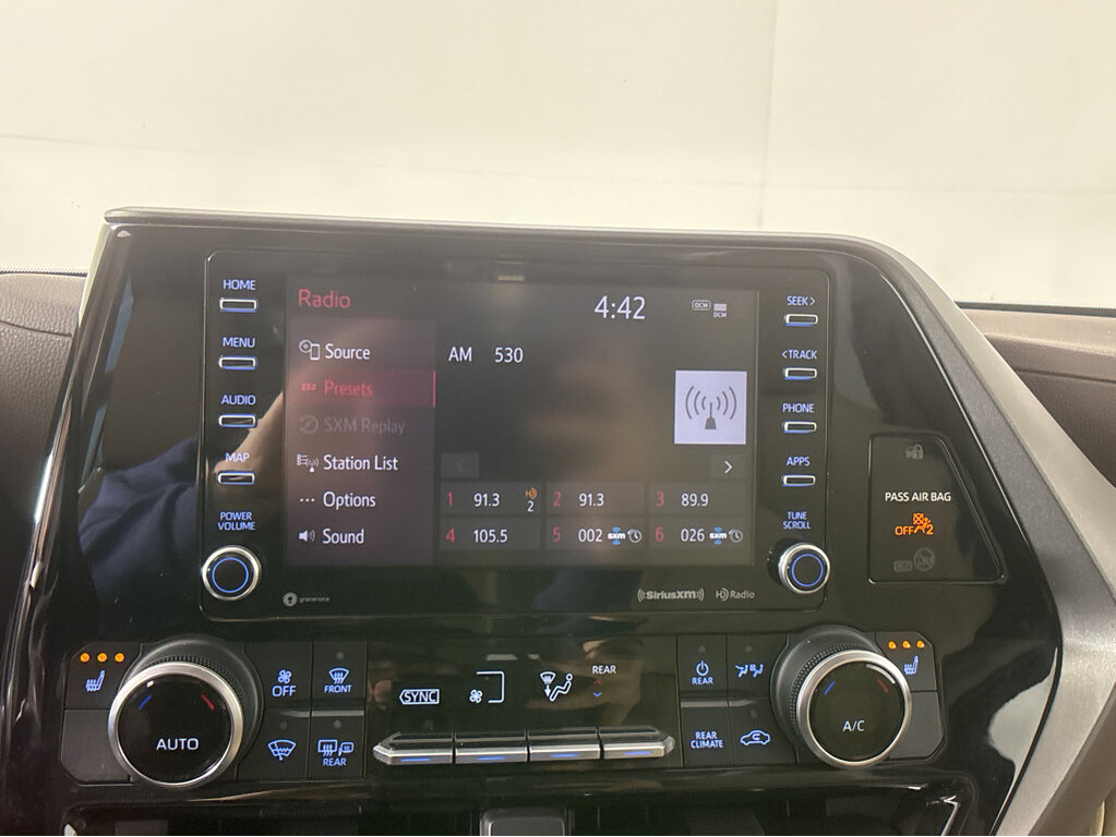 2022 Toyota Highlander Located at Smart Motors Toyota light-box-slides