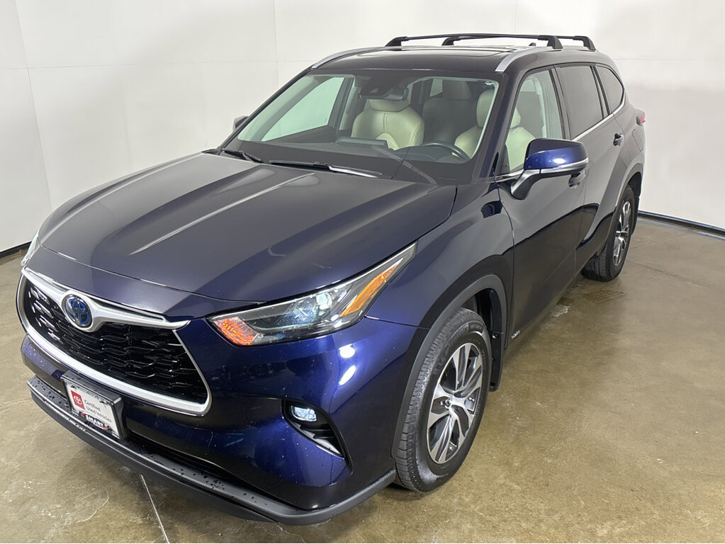 2022 Toyota Highlander Located at Smart Motors Toyota light-box-slides