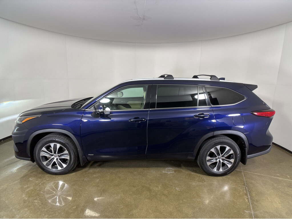 2022 Toyota Highlander Located at Smart Motors Toyota light-box-slides
