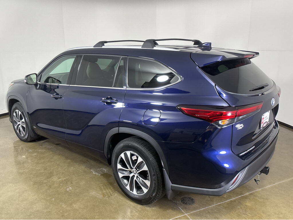 2022 Toyota Highlander Located at Smart Motors Toyota light-box-slides
