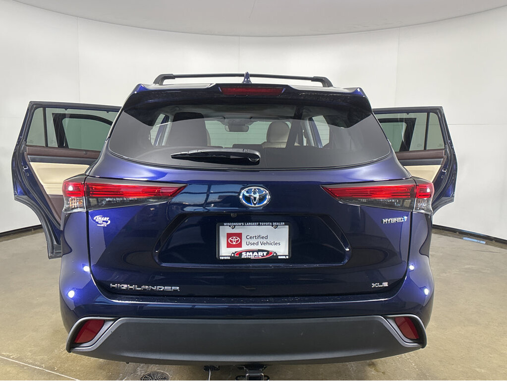 2022 Toyota Highlander Located at Smart Motors Toyota slide-image