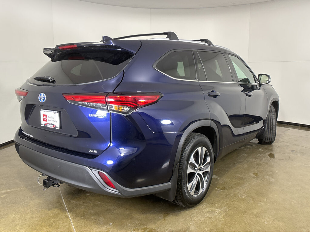 2022 Toyota Highlander Located at Smart Motors Toyota slide-image