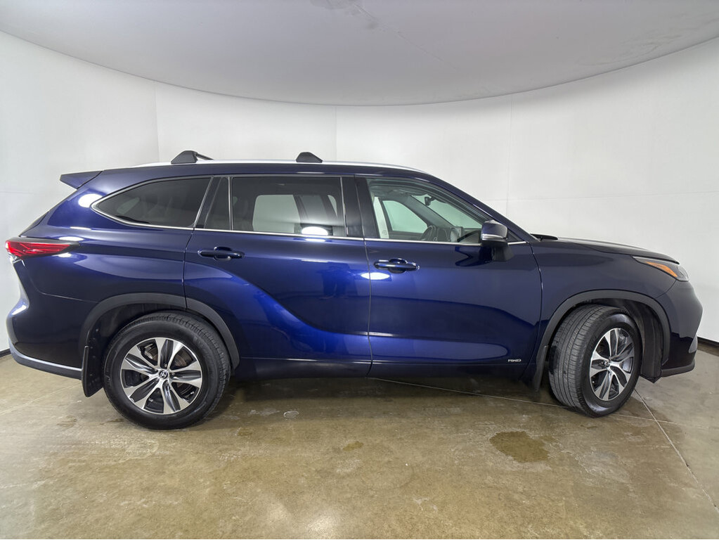2022 Toyota Highlander Located at Smart Motors Toyota light-box-slides