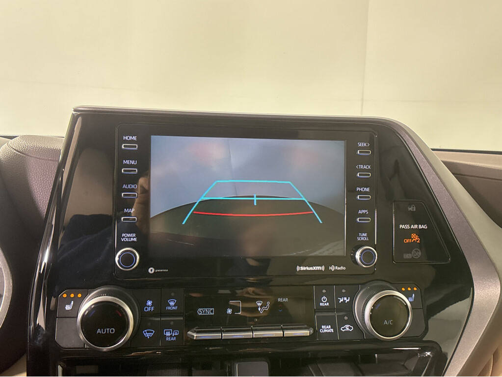 2022 Toyota Highlander Located at Smart Motors Toyota light-box-slides