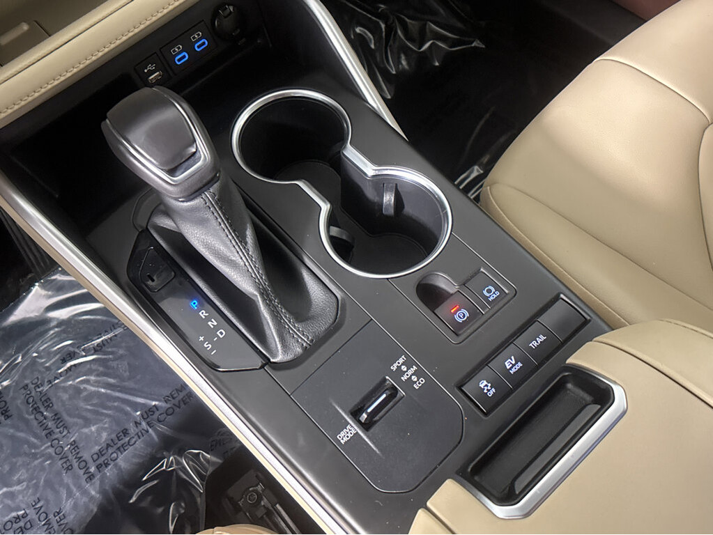 2022 Toyota Highlander Located at Smart Motors Toyota slide-image