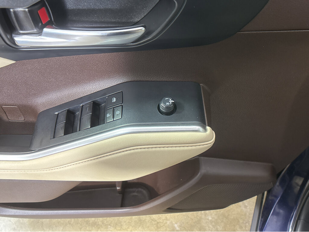 2022 Toyota Highlander Located at Smart Motors Toyota light-box-slides