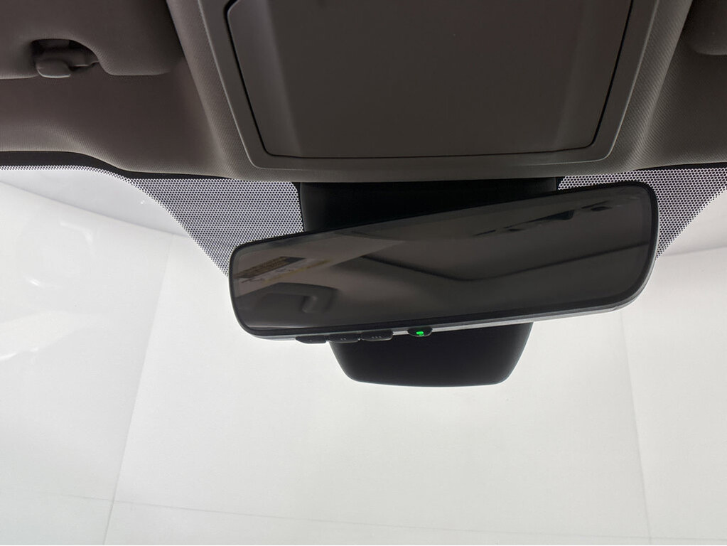 2022 Toyota Highlander Located at Smart Motors Toyota slide-image