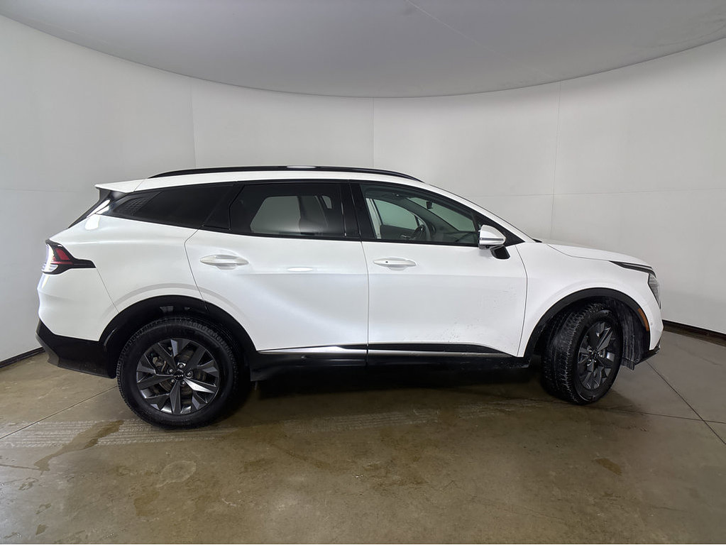 2023 Kia Sportage hybrid Located at Smart Motors Toyota light-box-slides
