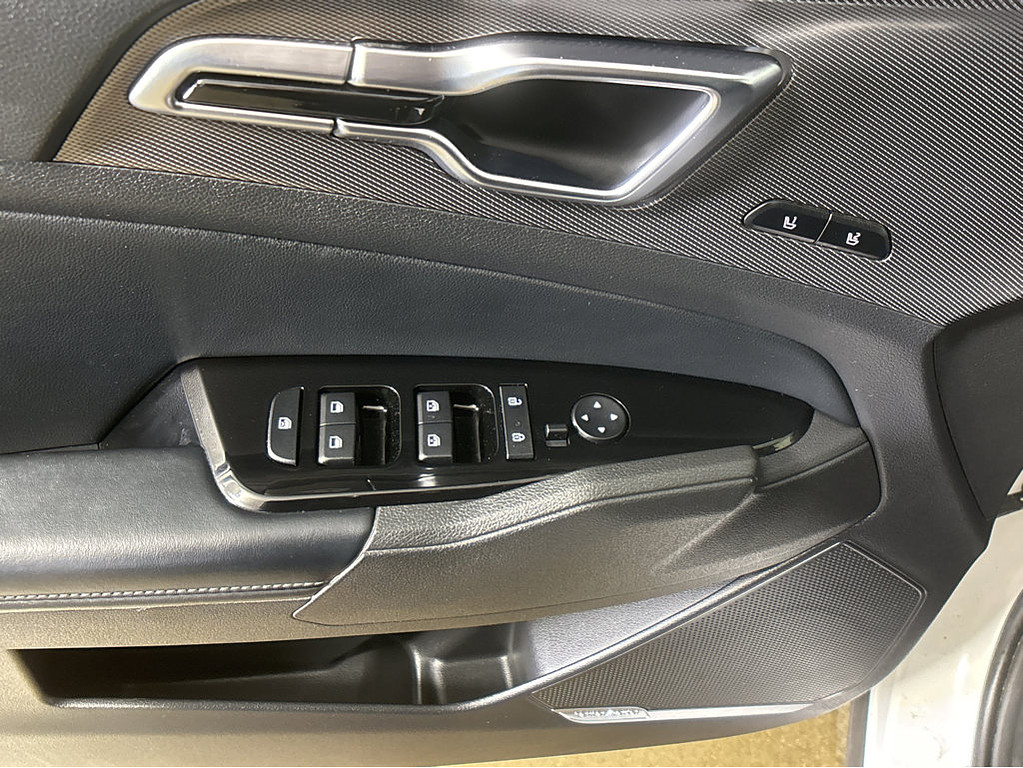 2023 Kia Sportage hybrid Located at Smart Motors Toyota light-box-slides