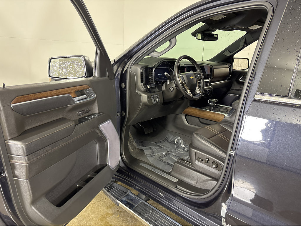 2023 Chevrolet Silverado 1500 Located at Smart Motors Toyota light-box-slides