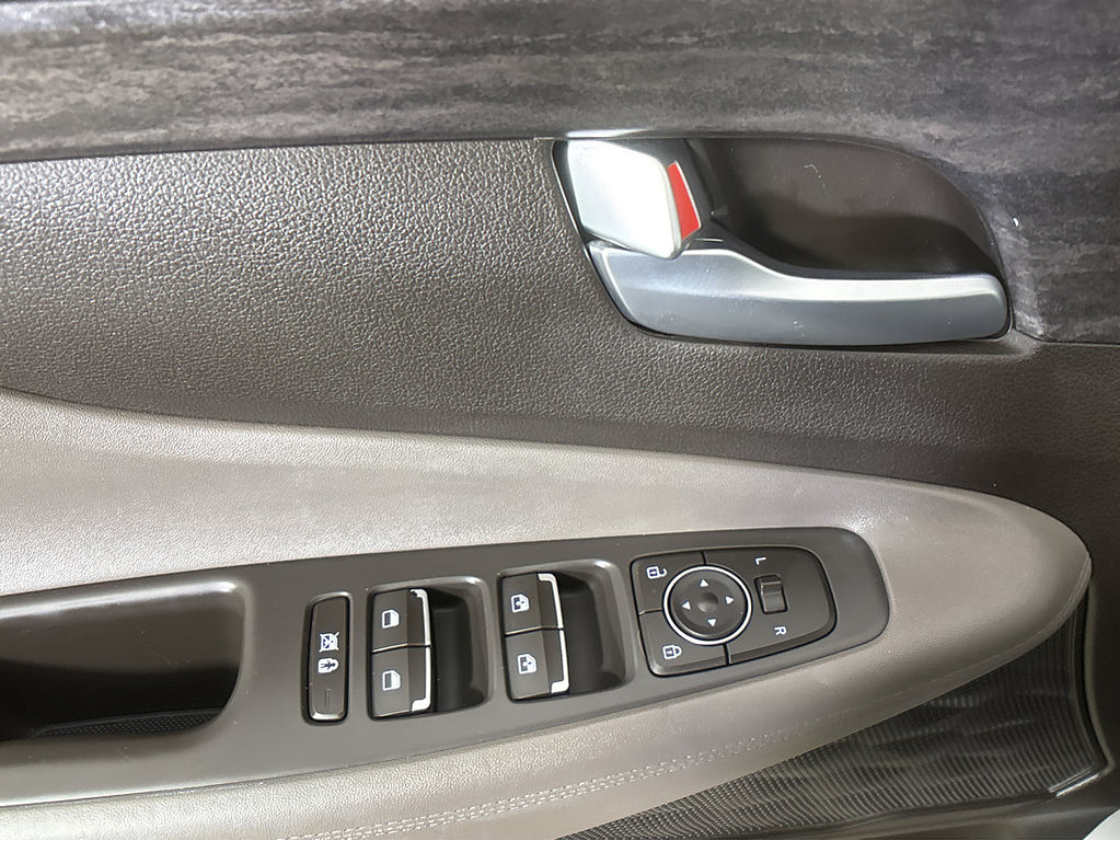 2020 Hyundai Santa Fe Located at Smart Motors Toyota slide-image