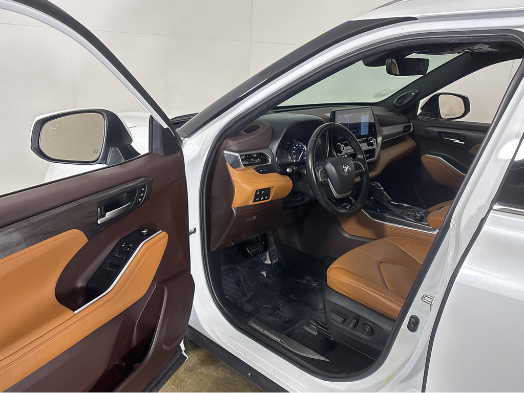 2022 Toyota Highlander Located at Smart Motors Toyota light-box-slides