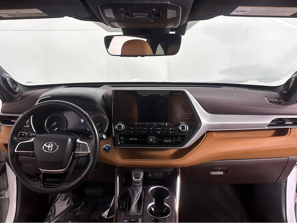 2022 Toyota Highlander Located at Smart Motors Toyota slide-image